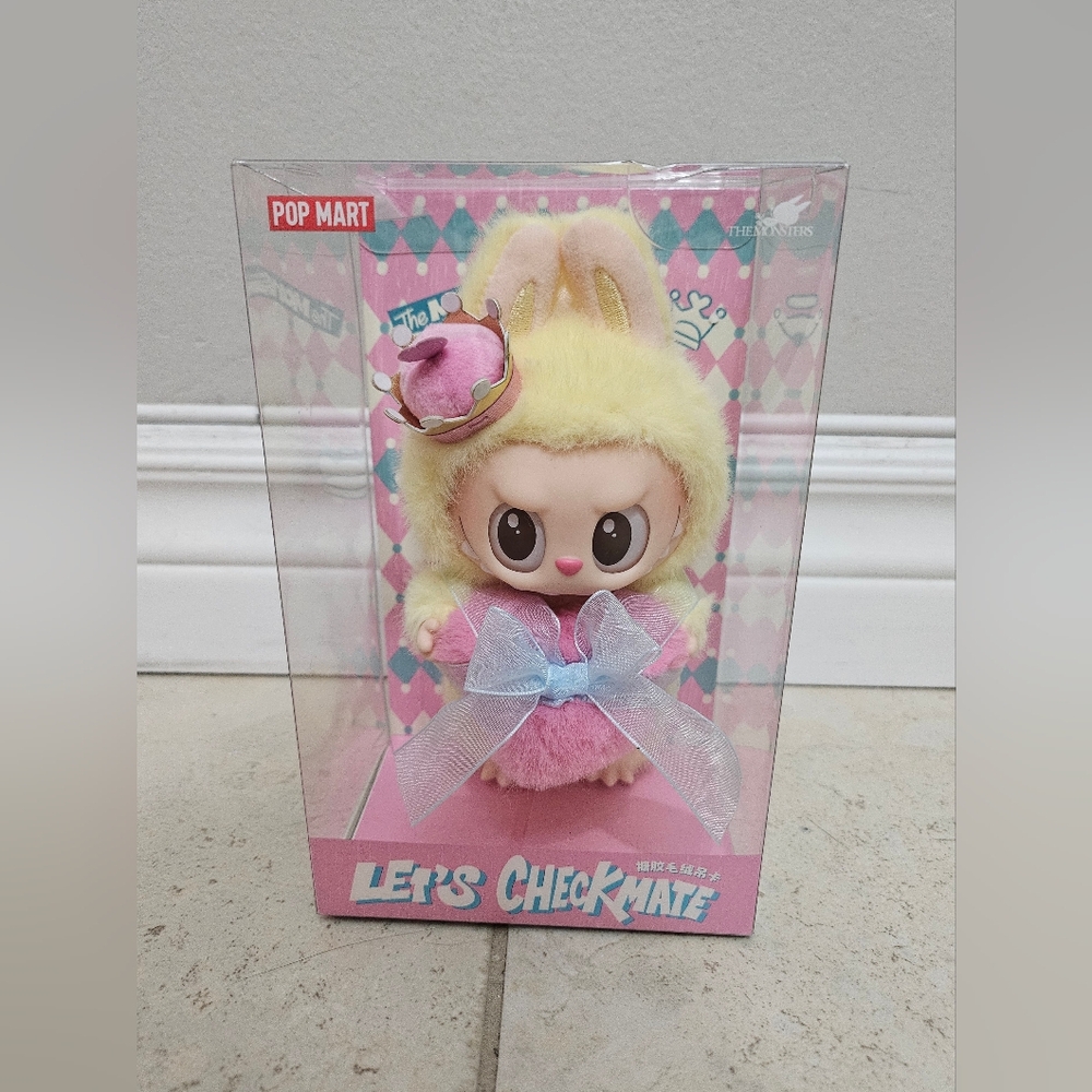 Popmart Checkmate Queen Labubu Keychain